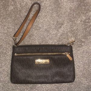 Micheal Kors wristlet